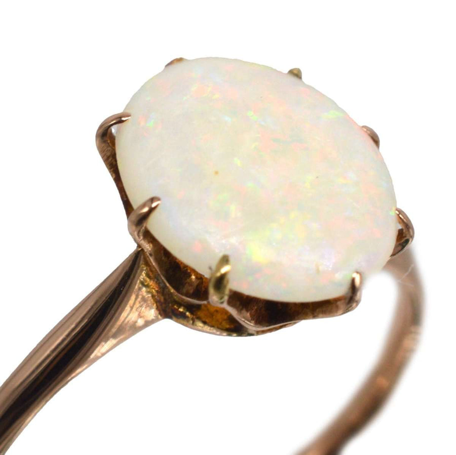Art Deco 18ct gold ring featuring a natural opal with vibrant colors, showcasing vintage style from the 1920s.
