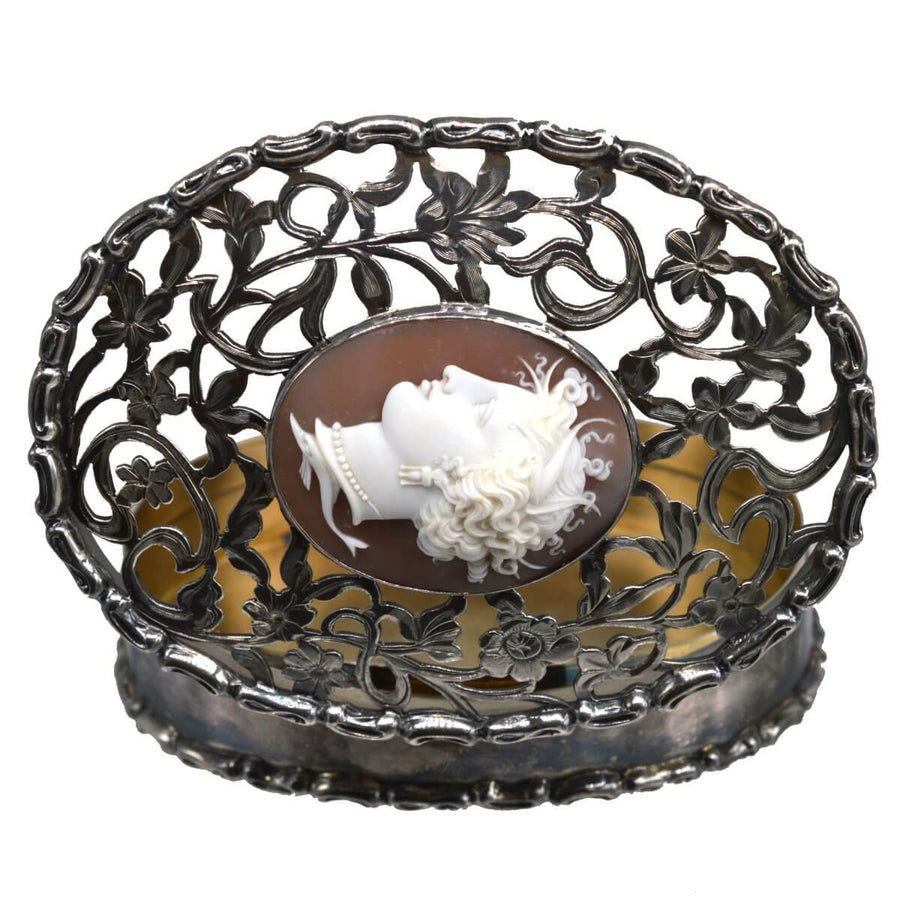 Edwardian sterling silver oval trinket box with Italian cameo of Aphrodite, assayed in London 1912.