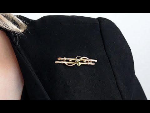 Edwardian 9ct Gold Bar Brooch with a Pear Shape Peridot & Seed Pearls