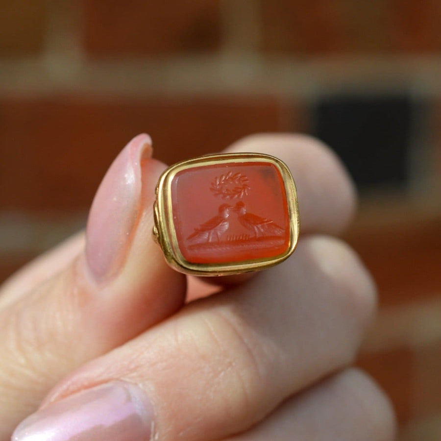 Regency Gold Cased Seal with Carnelian Intaglio of Two Doves Kiss under a Wreath | Parkin and Gerrish | Antique & Vintage Jewellery