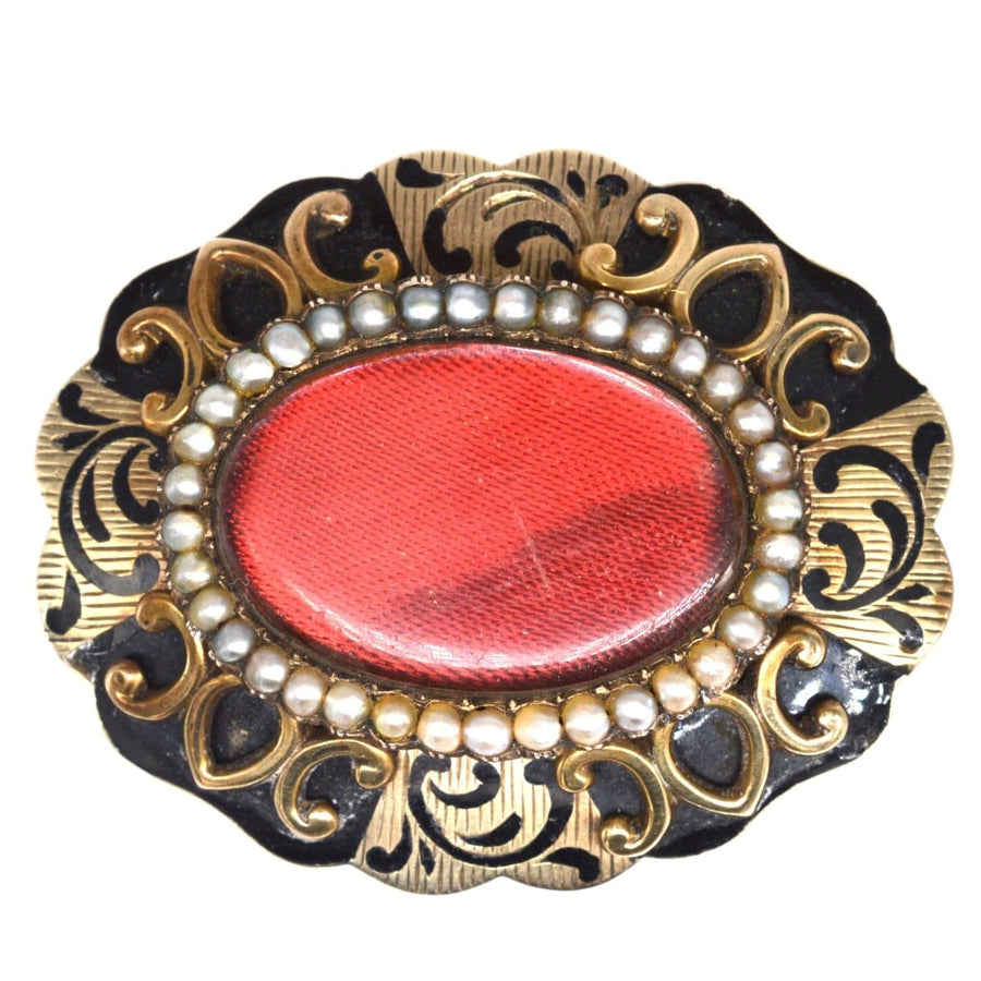 Victorian 9ct gold mourning brooch with seed pearls and black enamel, honoring loved ones.