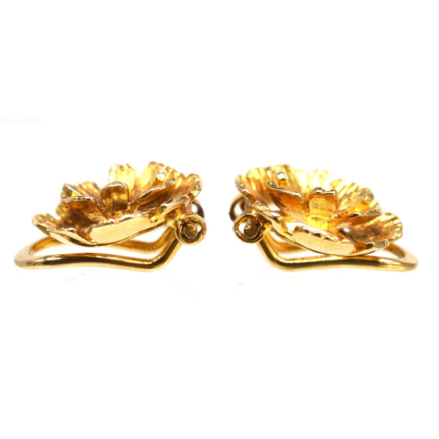 1940s 9ct gold flower clip-on earrings, beautifully detailed design from Birmingham, perfect for any occasion.