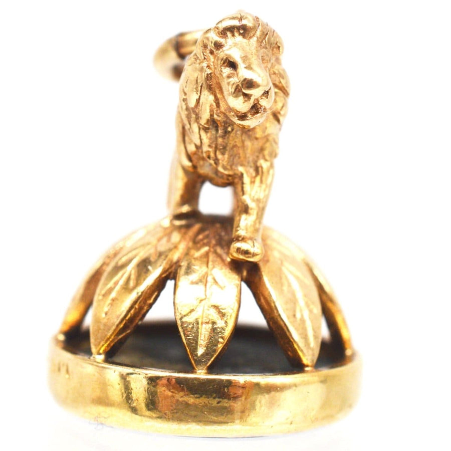 9ct gold pendant featuring a lion atop a wreath with a bloodstone seal, made in 1942.
