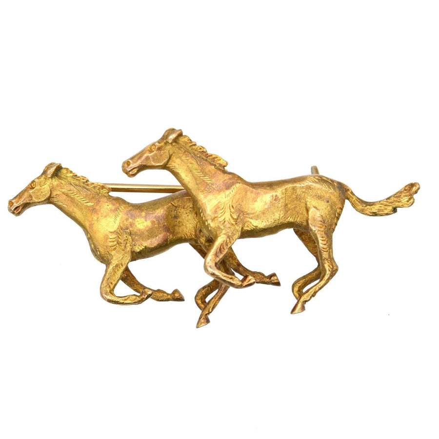 1940s 9ct gold brooch featuring two galloping horses by Alabaster & Wilson, beautifully crafted and ideal for lapel wear.