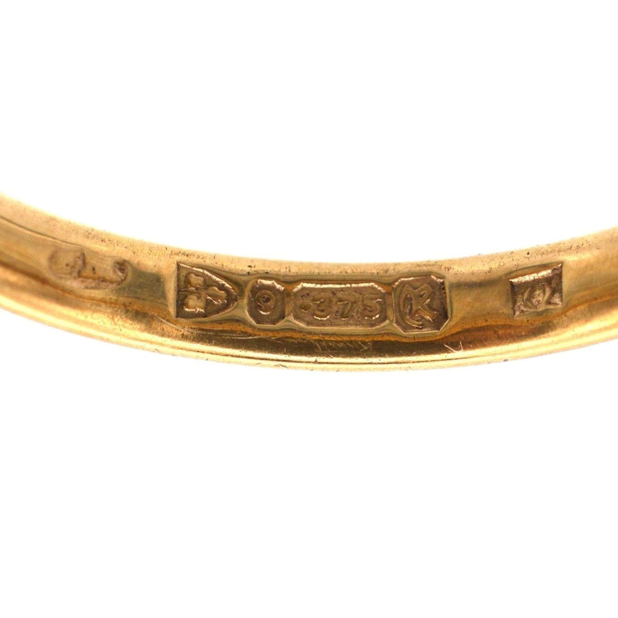 1940s 9ct gold wedding ring band featuring hallmarks from Chester, England, showcasing its vintage craftsmanship.