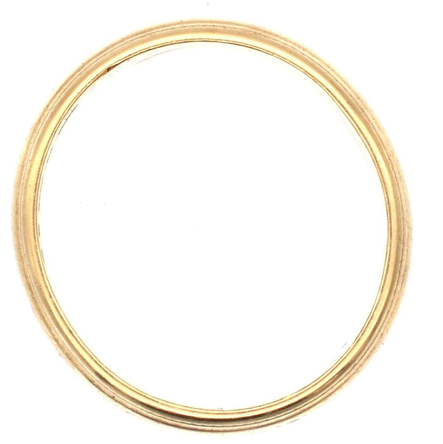 1970s 9ct gold wedding ring with decorated edge, 6.7mm band width, fully hallmarked, ideal for weddings.