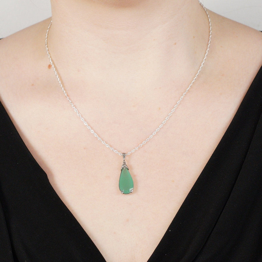 Art Deco 14ct white gold pendant featuring teardrop chrysoprase on a silver chain, showcasing vintage elegance.
