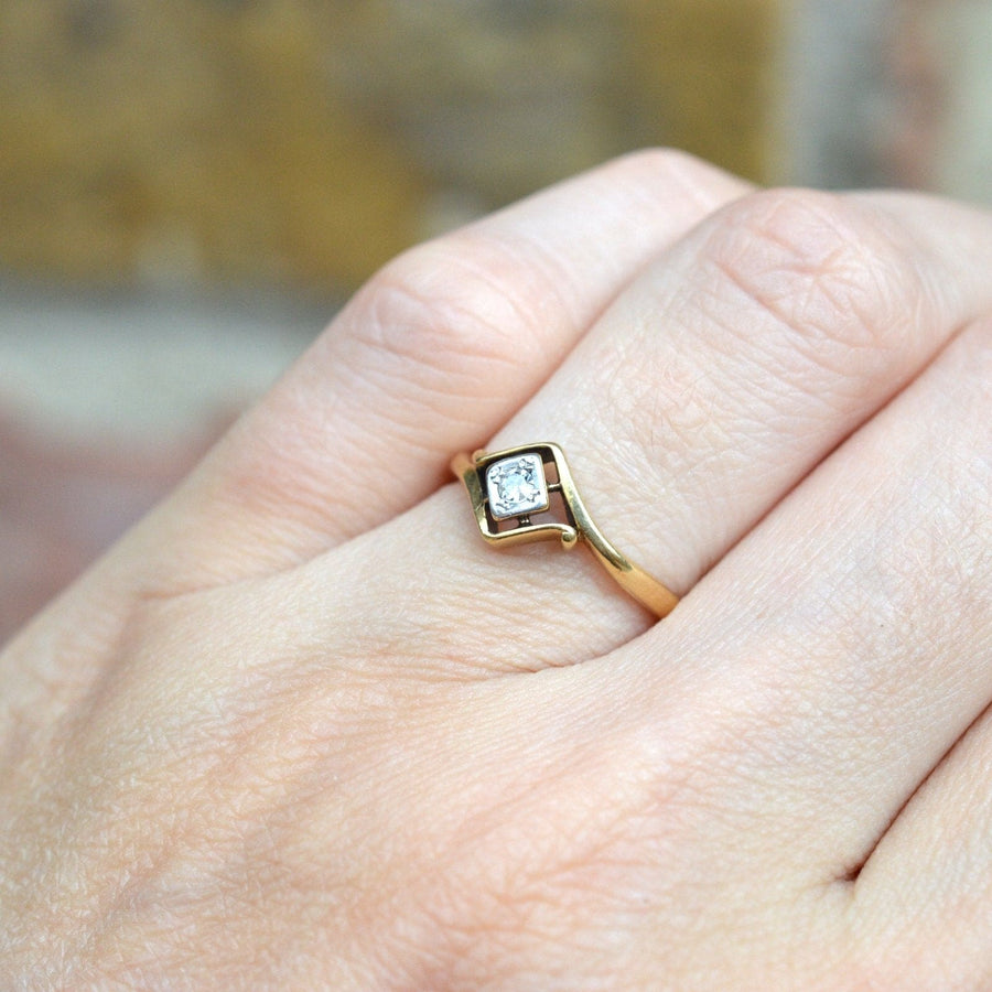 Art Deco 18ct Gold & Diamond Solitaire Twist Ring | Parkin and Gerrish | Antique & Vintage Jewellery