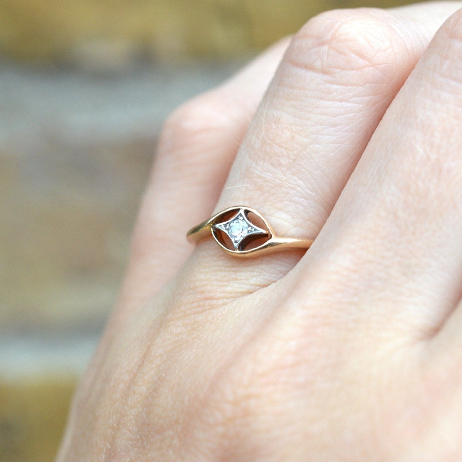 Art Deco 18ct gold diamond twist ring featuring a star motif, showcasing exquisite craftsmanship and geometric design.