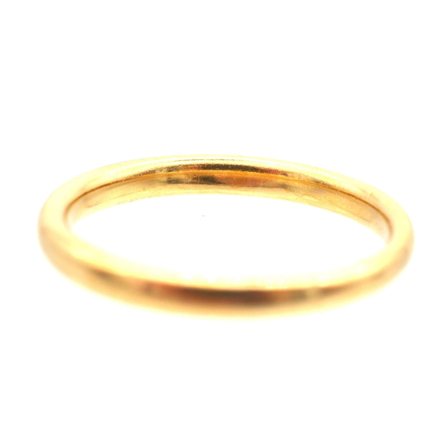 Art Deco 18ct yellow gold traditional court wedding ring, 2.5mm, perfect for comfort and style.