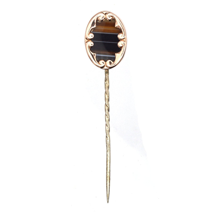 Edwardian 9ct gold banded sardonyx tie pin with swirl frame, circa 1910, ideal for silk ties.