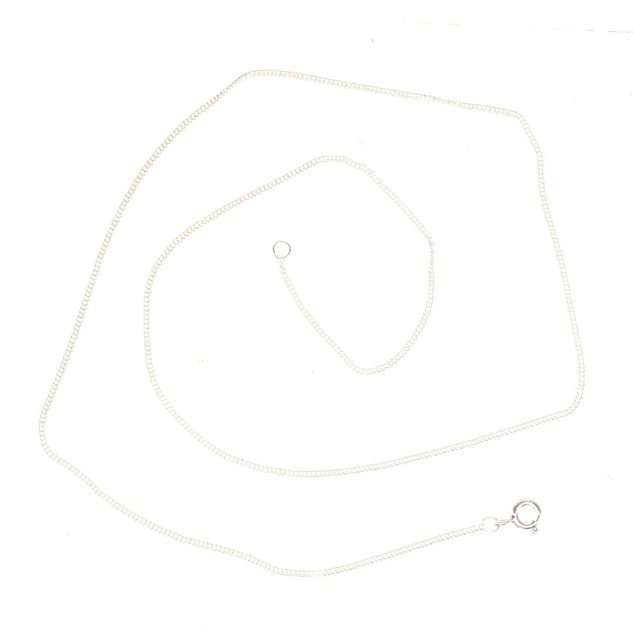Contemporary silver curb chain measuring 20 inches / 50 cm, finely polished, suitable for everyday wear.