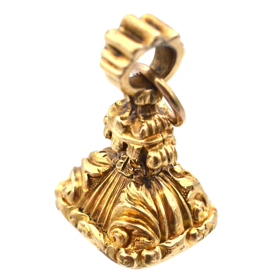 Decorative Georgian 18ct gold cased chalcedony seal with engraved name Louisa, 1800s vintage charm.