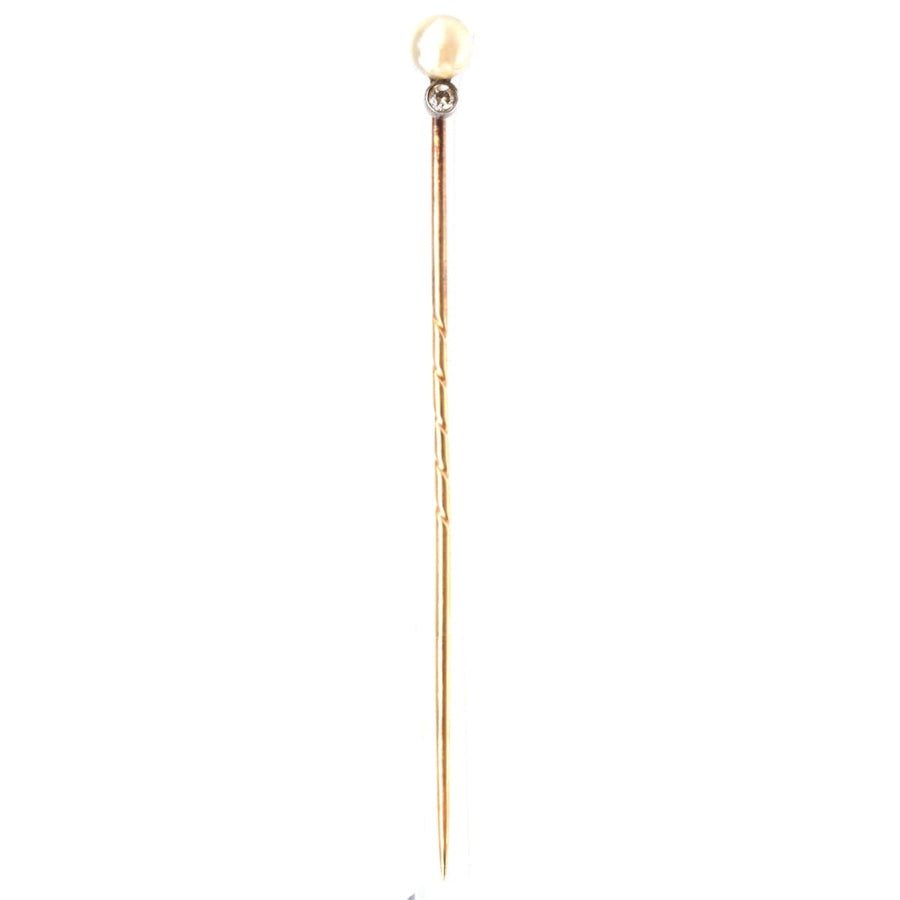 Elegant Edwardian 14ct gold tie pin featuring a natural pearl and diamond, perfect for silk ties.