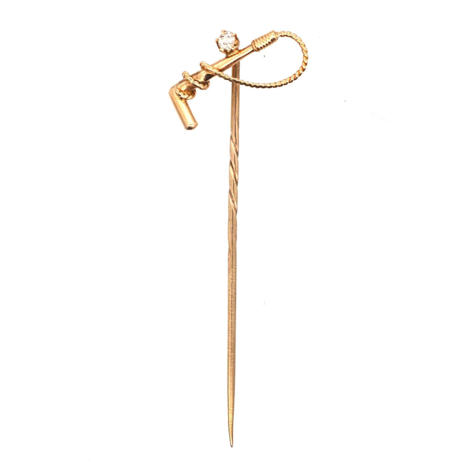 Edwardian 15ct gold and diamond hunting crop tie pin, circa 1900s, perfect for hunting and riding enthusiasts.