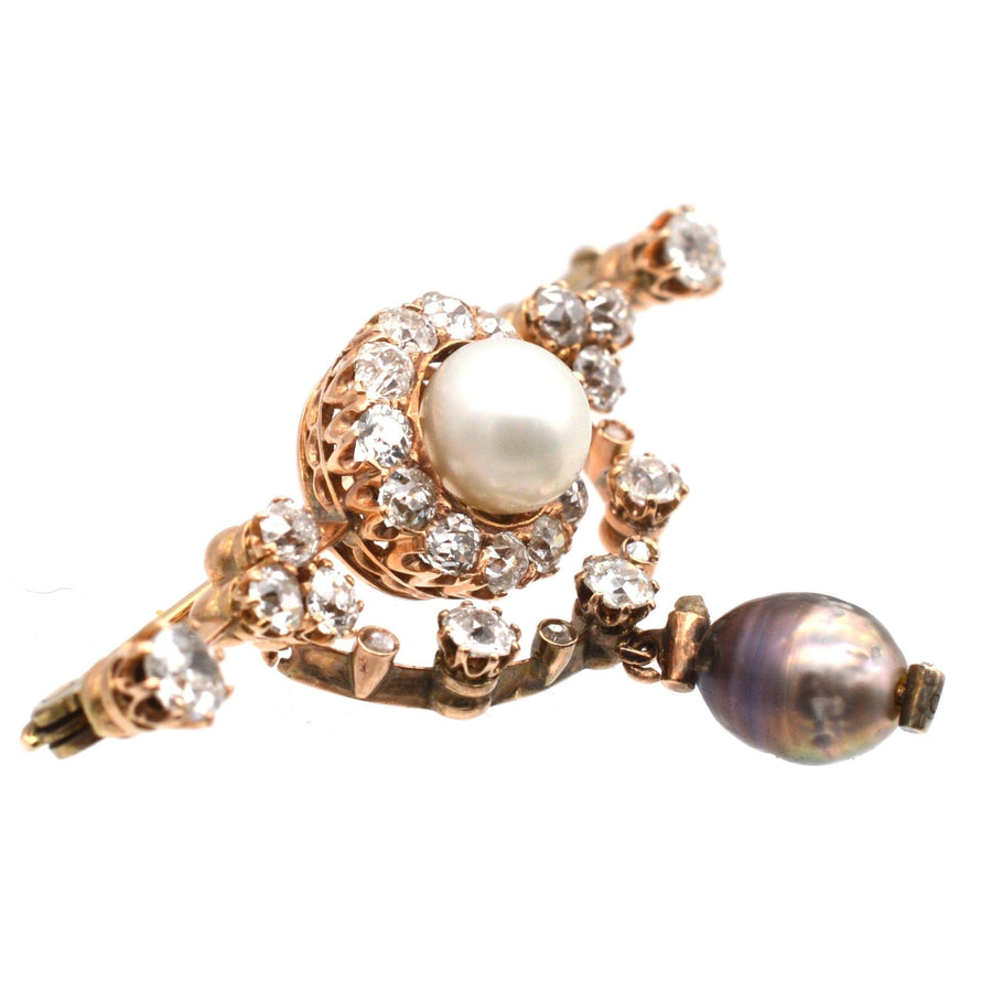 Edwardian 15ct gold bar brooch with diamond cluster and natural black pearl, circa 1905-1915.