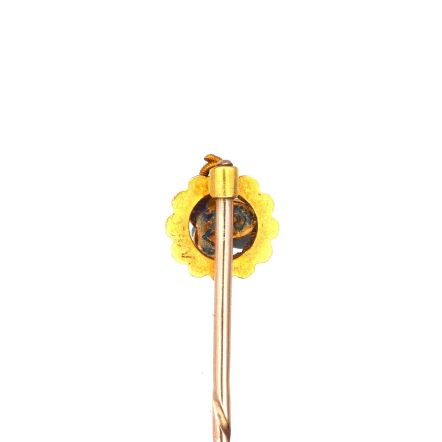 15ct gold tie pin featuring a trefoil clover design, symbolizing faith, hope, and love.