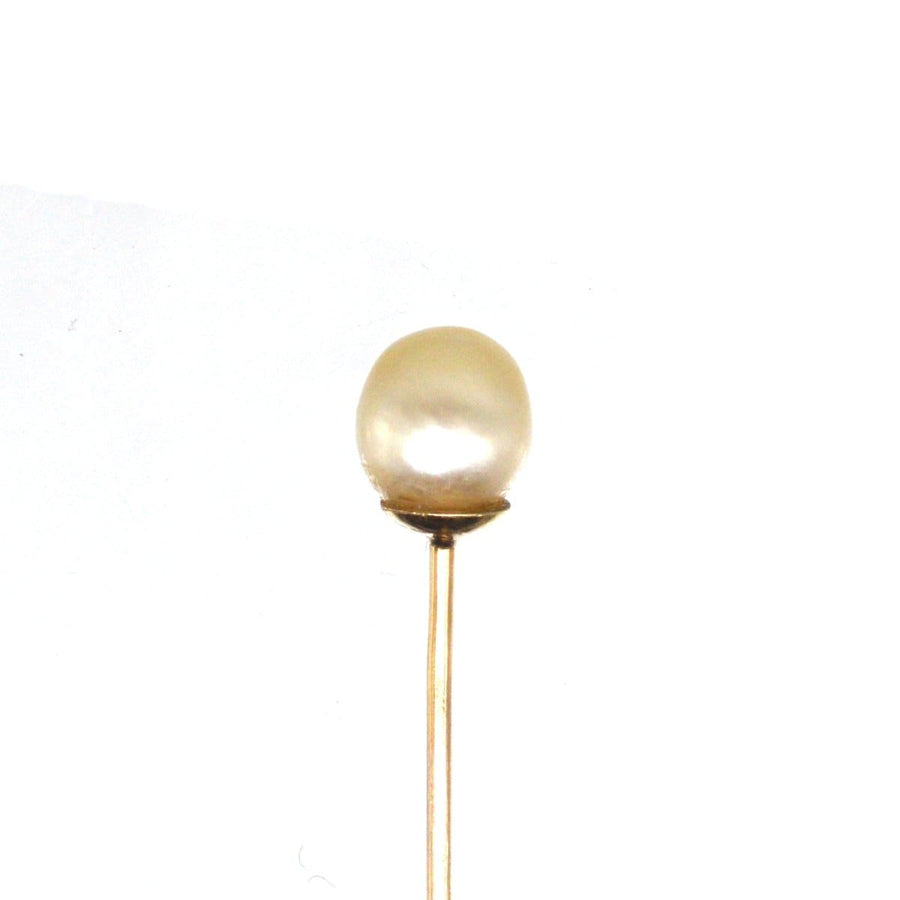 Edwardian 18ct gold tie pin featuring a natural saltwater pearl, dating from the early 1900s.