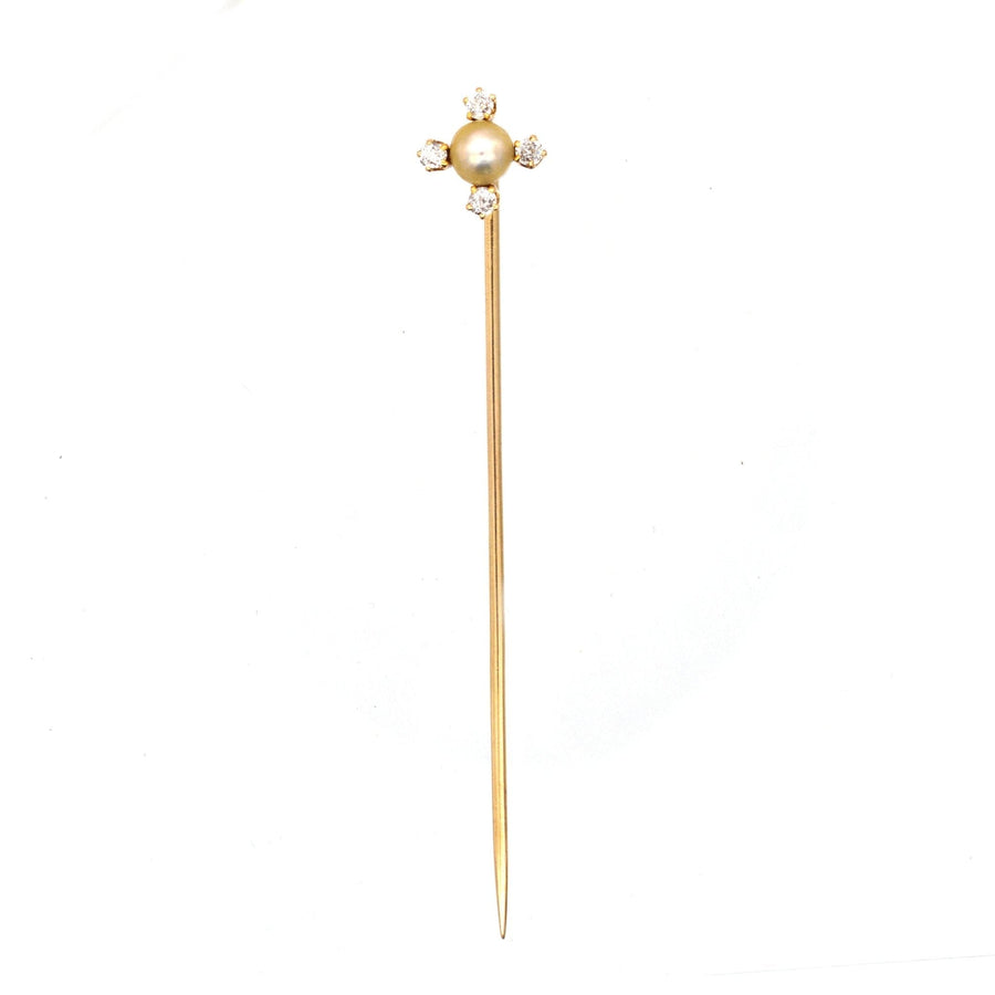 Edwardian 18ct gold tie pin featuring a natural pearl surrounded by four sparkling diamonds.