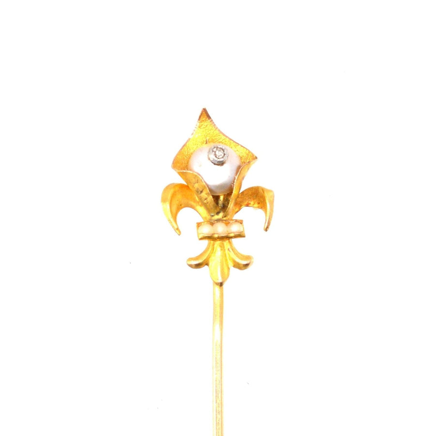 Edwardian 18ct gold Fleur de lys tie pin with pearl and diamond, elegant accessory for silk ties.