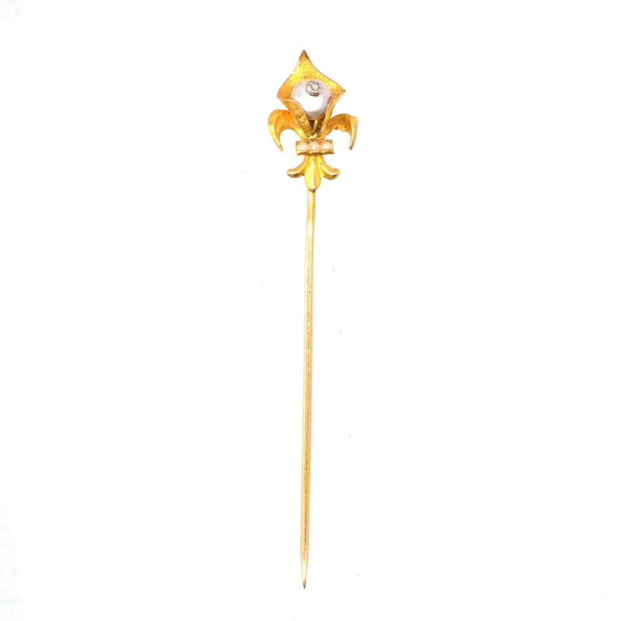 Edwardian 18ct gold Fleur de lys tie pin with pearl and diamond, symbolizing elegance and finesse in jewelry.