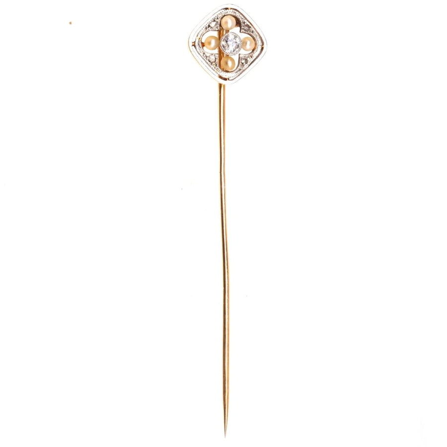 Edwardian 18ct gold and platinum tie pin featuring pearls and diamonds in a quatrefoil design.