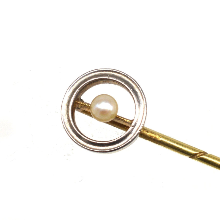 Edwardian 18ct gold and platinum circular tie pin featuring a pearl at its center, perfect for a classic ensemble.