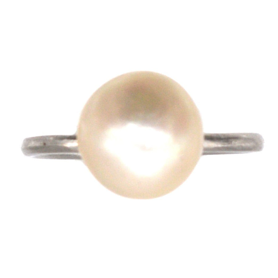 Edwardian platinum solitaire ring featuring a lustrous natural saltwater pearl, circa 1910s.