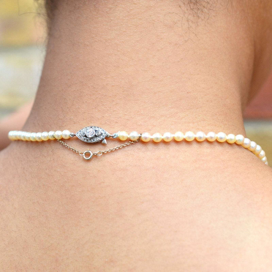 Elegant French Belle Epoque white gold pearl necklace with diamond clasp, showcasing timeless beauty from 1910.