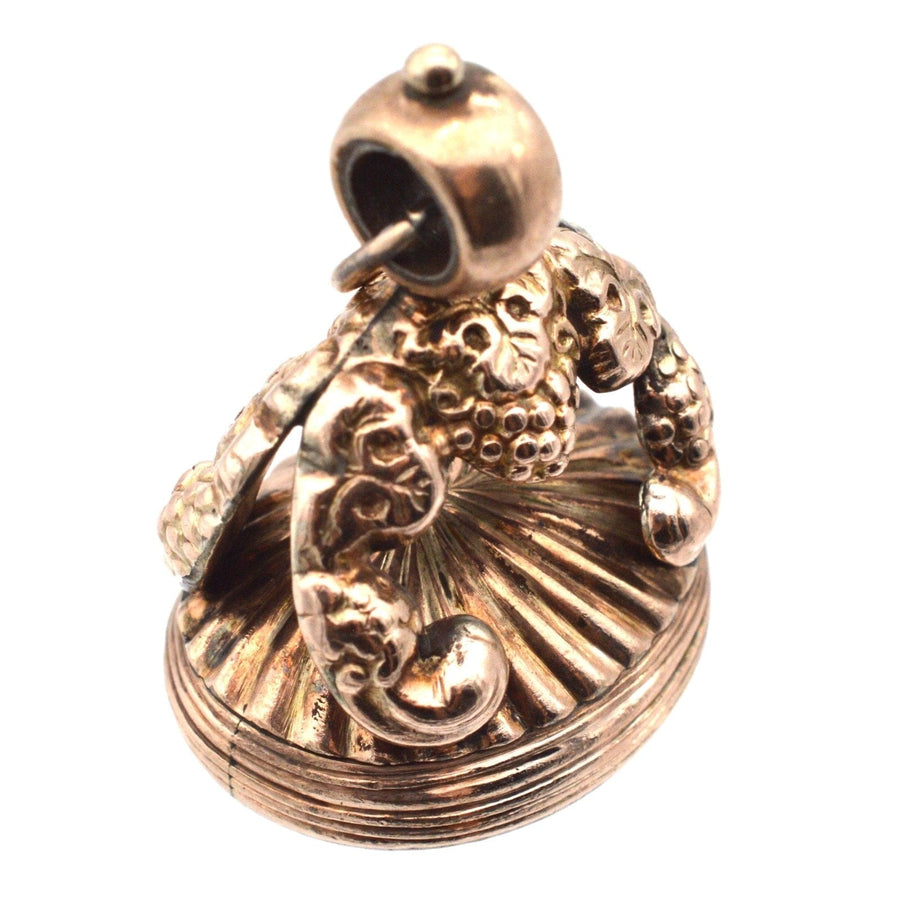 Georgian 9ct gold armorial seal featuring three crescent moons and the Lee family crest, designed for 19th century gentlemen.