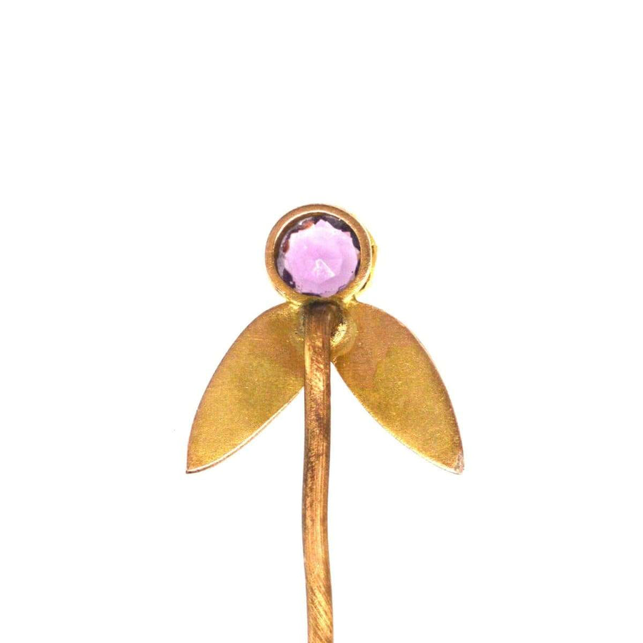 Victorian 15ct gold Etruscan Revival tie pin featuring a purple amethyst and detailed leaf design.