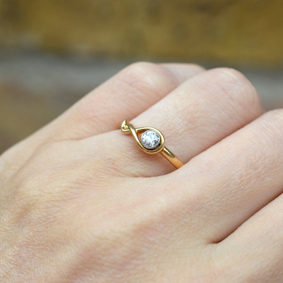 Vintage 18ct gold ring featuring a bezel-set 0.20 carat bright white diamond, perfect for engagement.