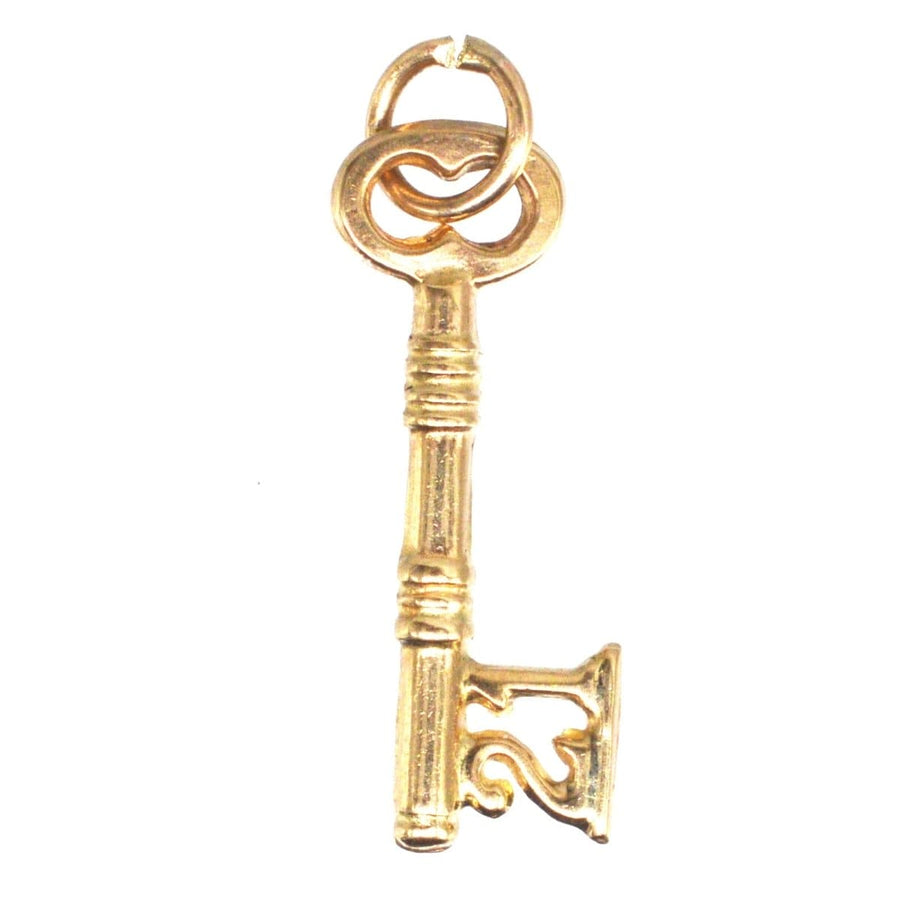 Vintage 1970s 9ct gold small key charm pendant with '21' detail, perfect for 21st birthdays or anniversaries.