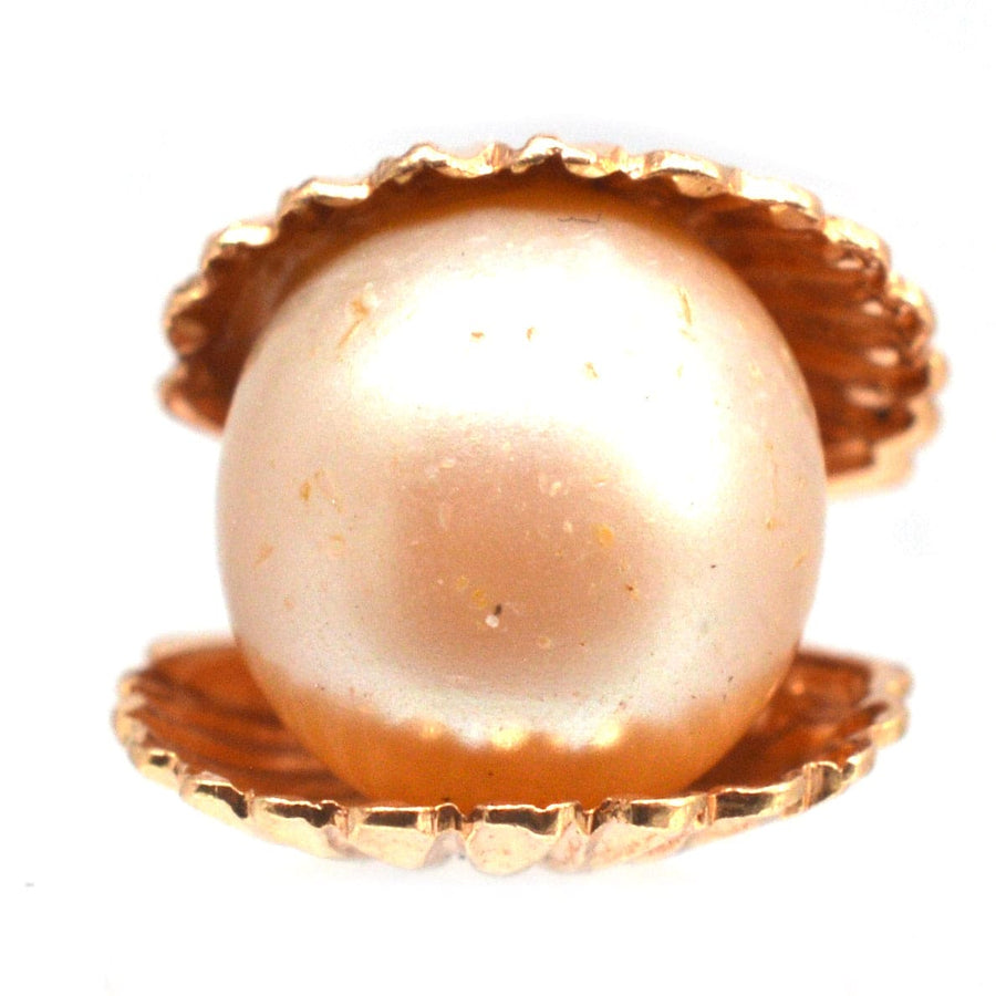 Vintage 9ct gold scallop shell pendant with imitation pearl, symbolizing courage and protection.