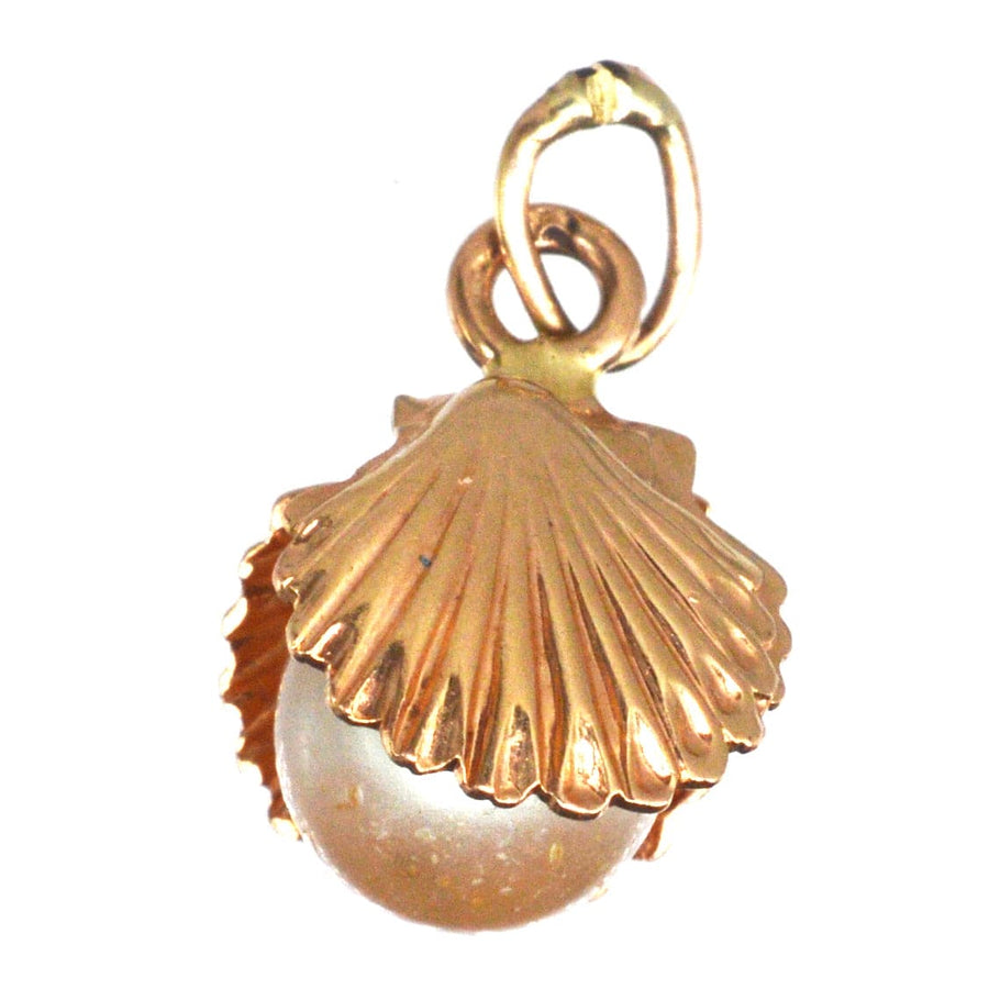 Vintage 9ct gold scallop shell pendant with imitation pearl, symbolizing courage and protection.