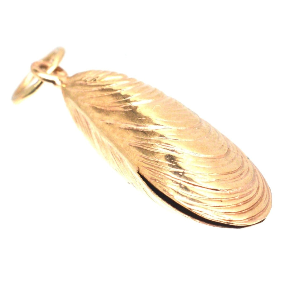 Vintage 9ct Gold Mussel Shell Charm / Pendant | Parkin and Gerrish | Antique & Vintage Jewellery