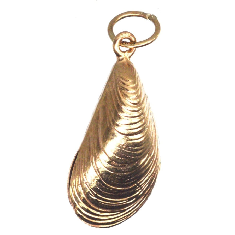 Vintage 9ct Gold Mussel Shell Charm / Pendant | Parkin and Gerrish | Antique & Vintage Jewellery