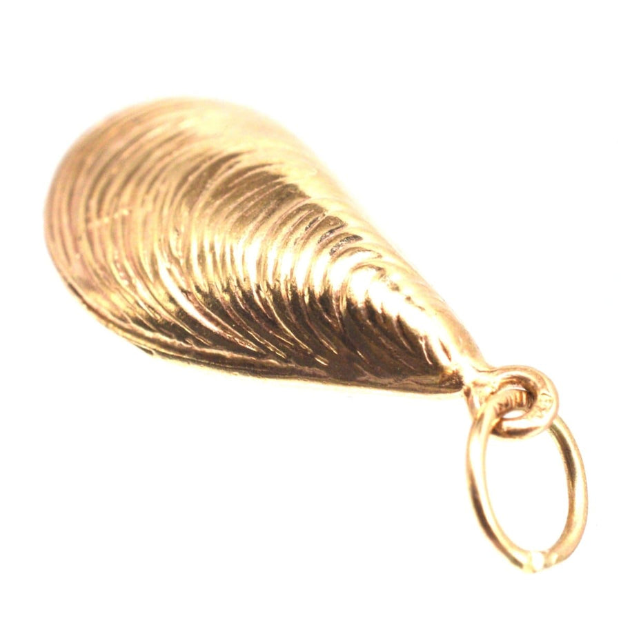 Vintage 9ct Gold Mussel Shell Charm / Pendant | Parkin and Gerrish | Antique & Vintage Jewellery